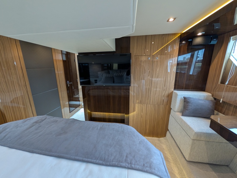 54' 2022 Cruisers Yachts 54 Cantius