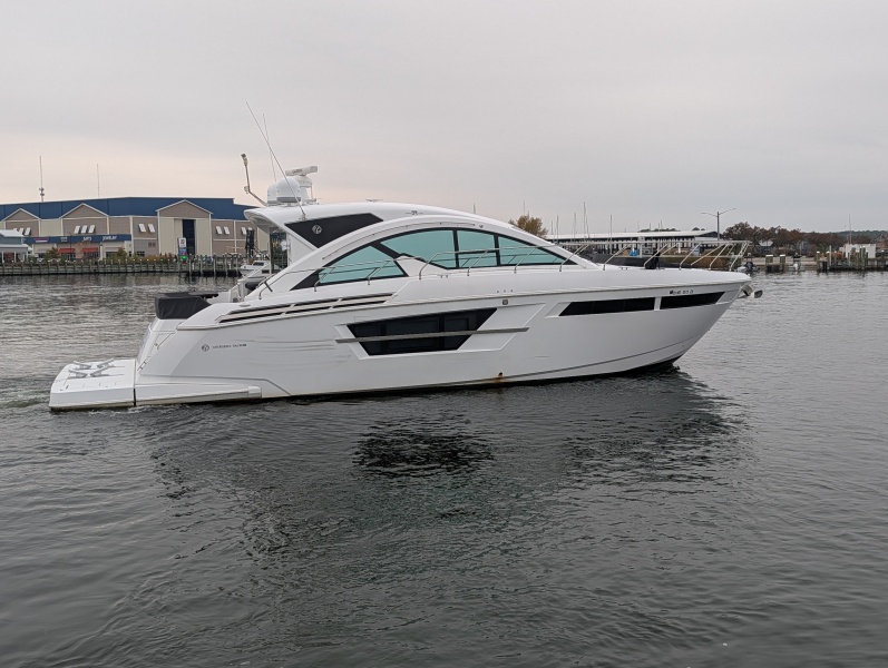 54' 2022 Cruisers Yachts 54 Cantius