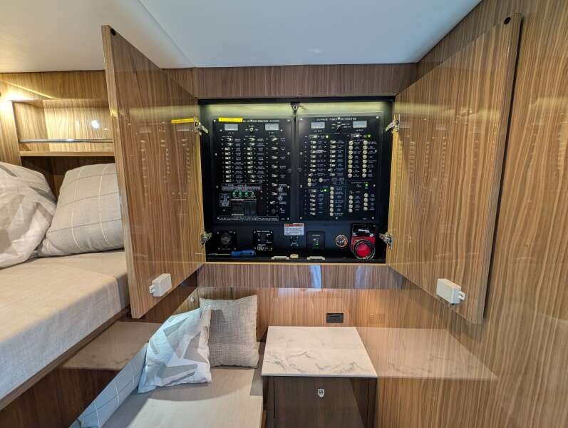 54ft Cruisers Yachts Yacht For Sale