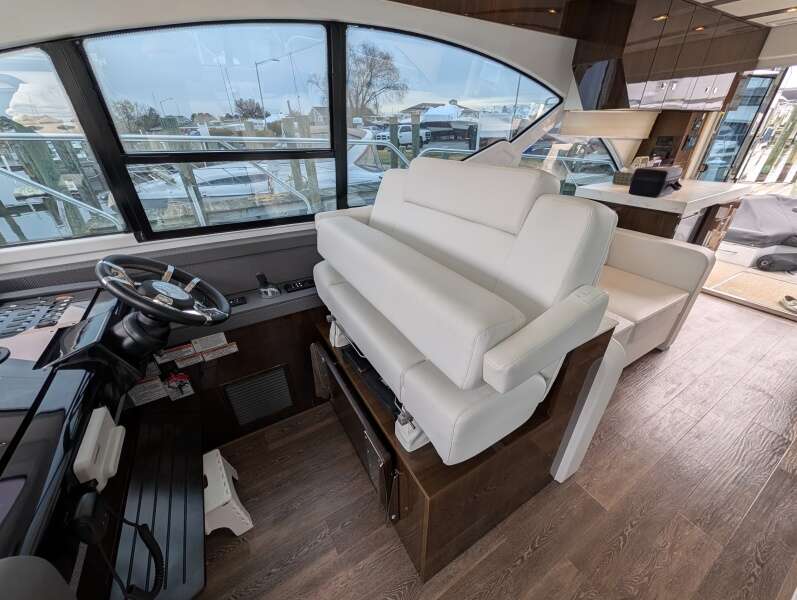 54ft Cruisers Yachts Yacht For Sale