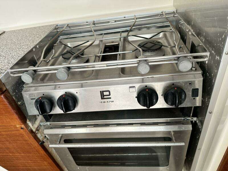 Oracle 33ft Gemini Yacht For Sale