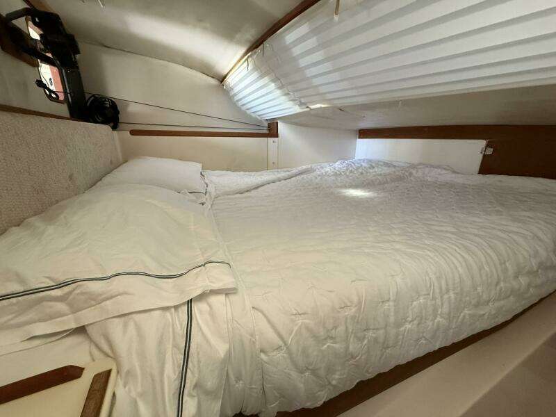Oracle 33ft Gemini Yacht For Sale