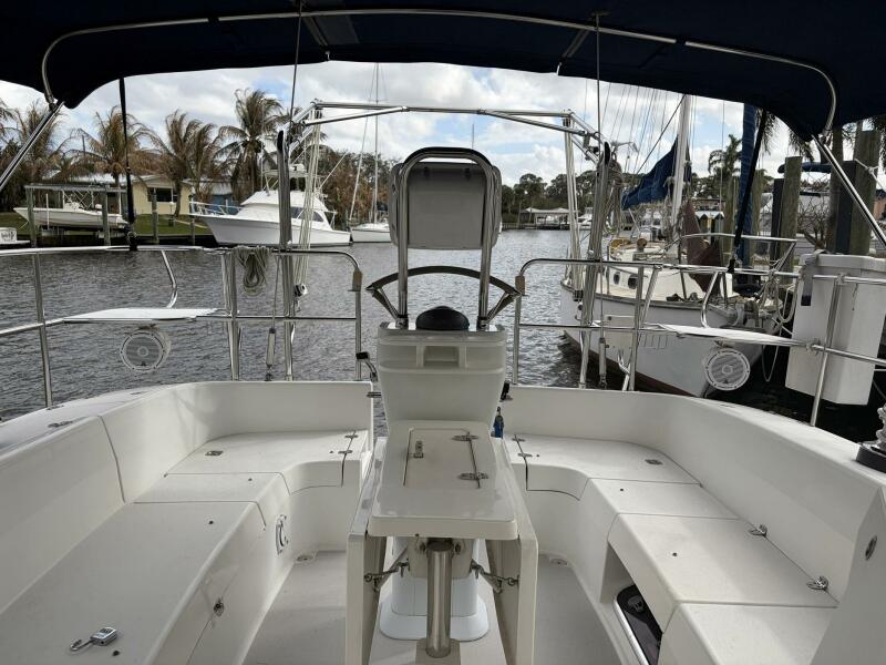 35' 2004 Catalina 350