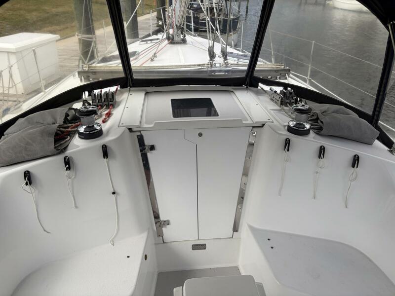 35' 2004 Catalina 350