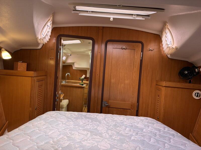 35' 2004 Catalina 350