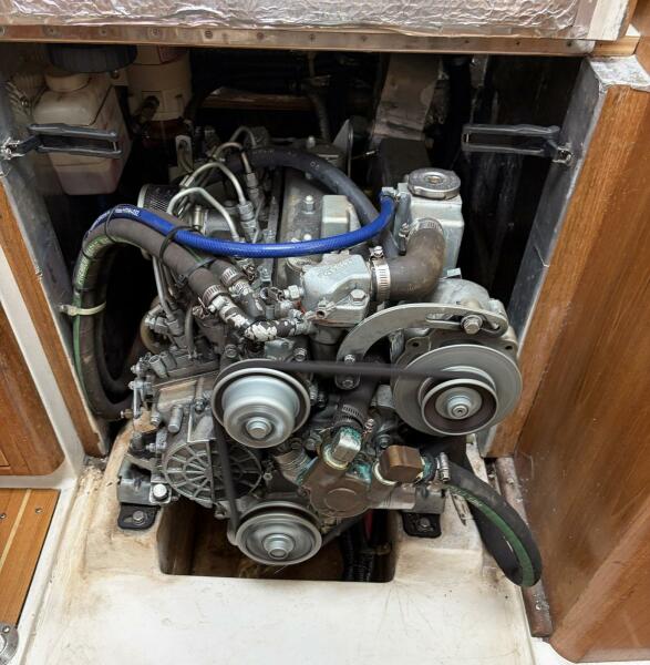 35' 2004 Catalina 350