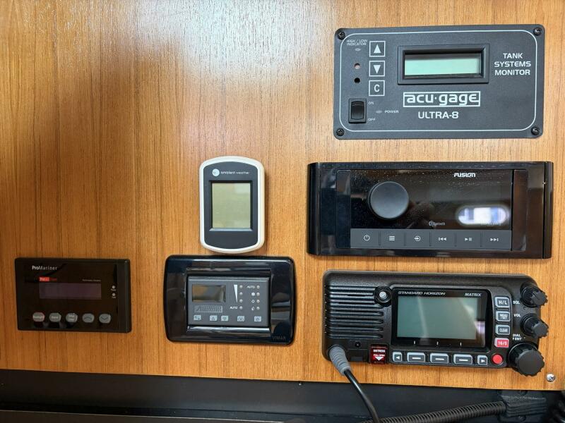 35' 2004 Catalina 350