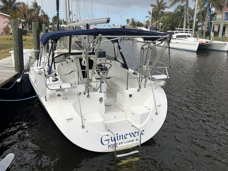 35' 2004 Catalina 350