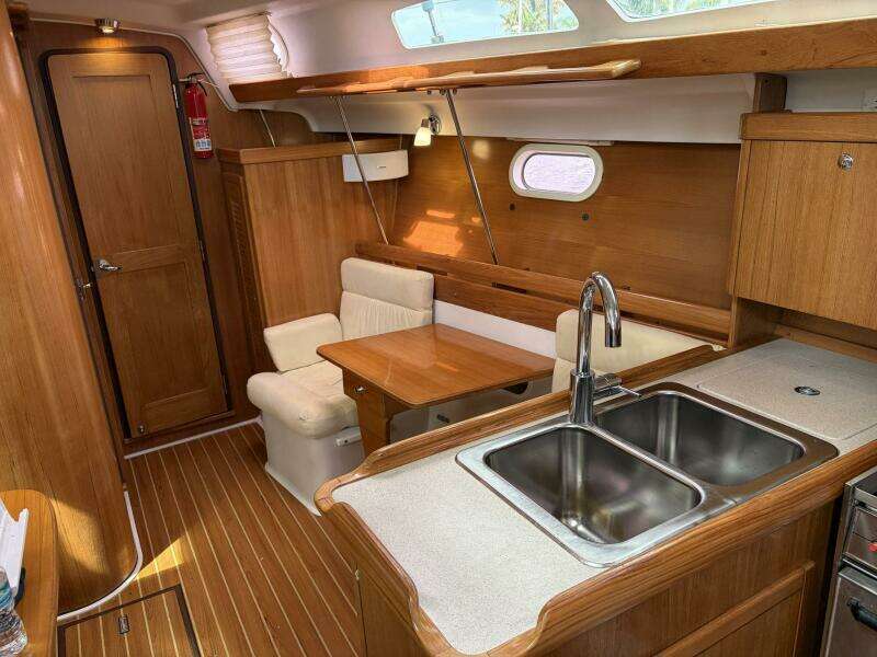 GUINEVERE 36ft Catalina Yacht For Sale