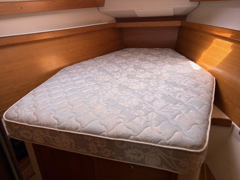 35' 2004 Catalina 350