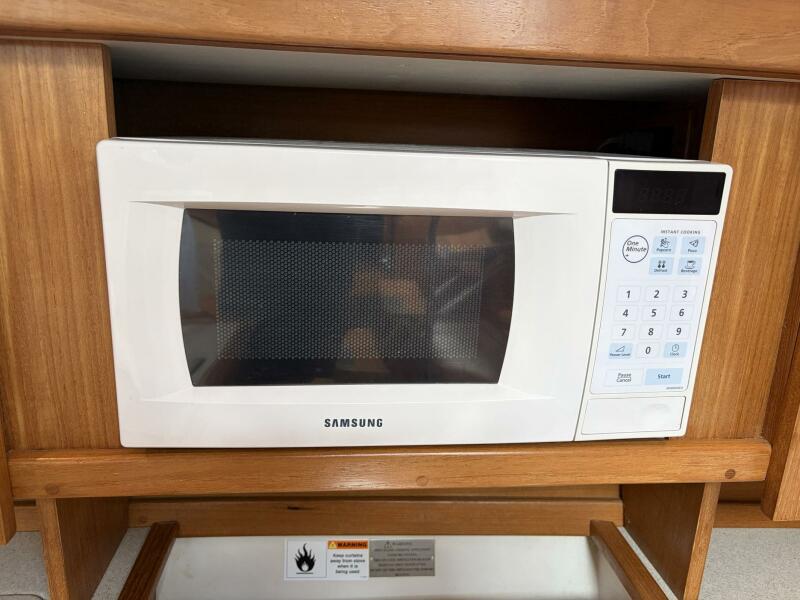 35' 2004 Catalina 350