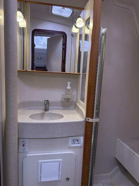 35' 2004 Catalina 350