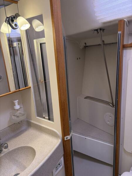 35' 2004 Catalina 350