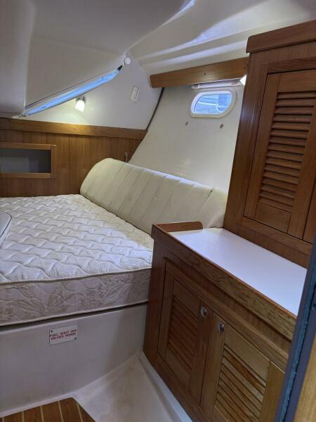 35' 2004 Catalina 350