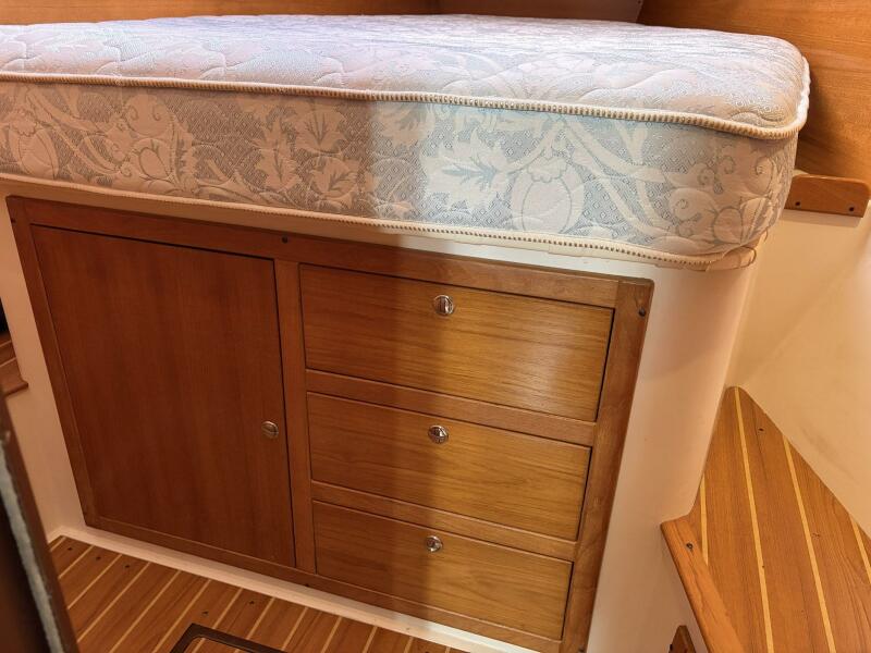 35' 2004 Catalina 350