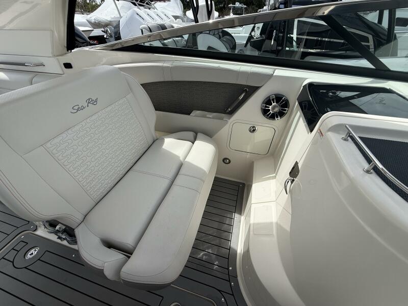 35' 2020 Sea Ray 350 SLX Outboard