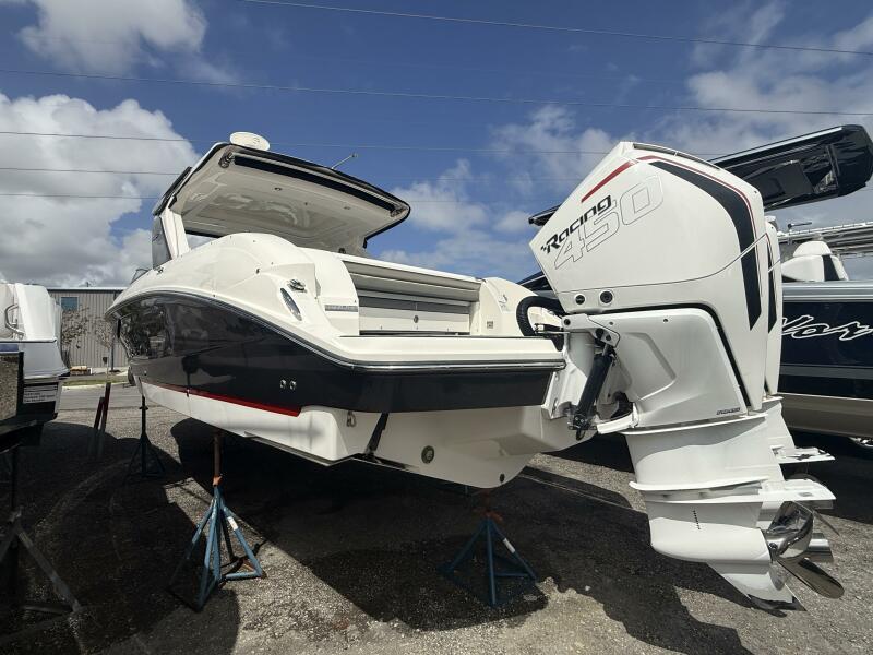 35' 2020 Sea Ray 350 SLX Outboard