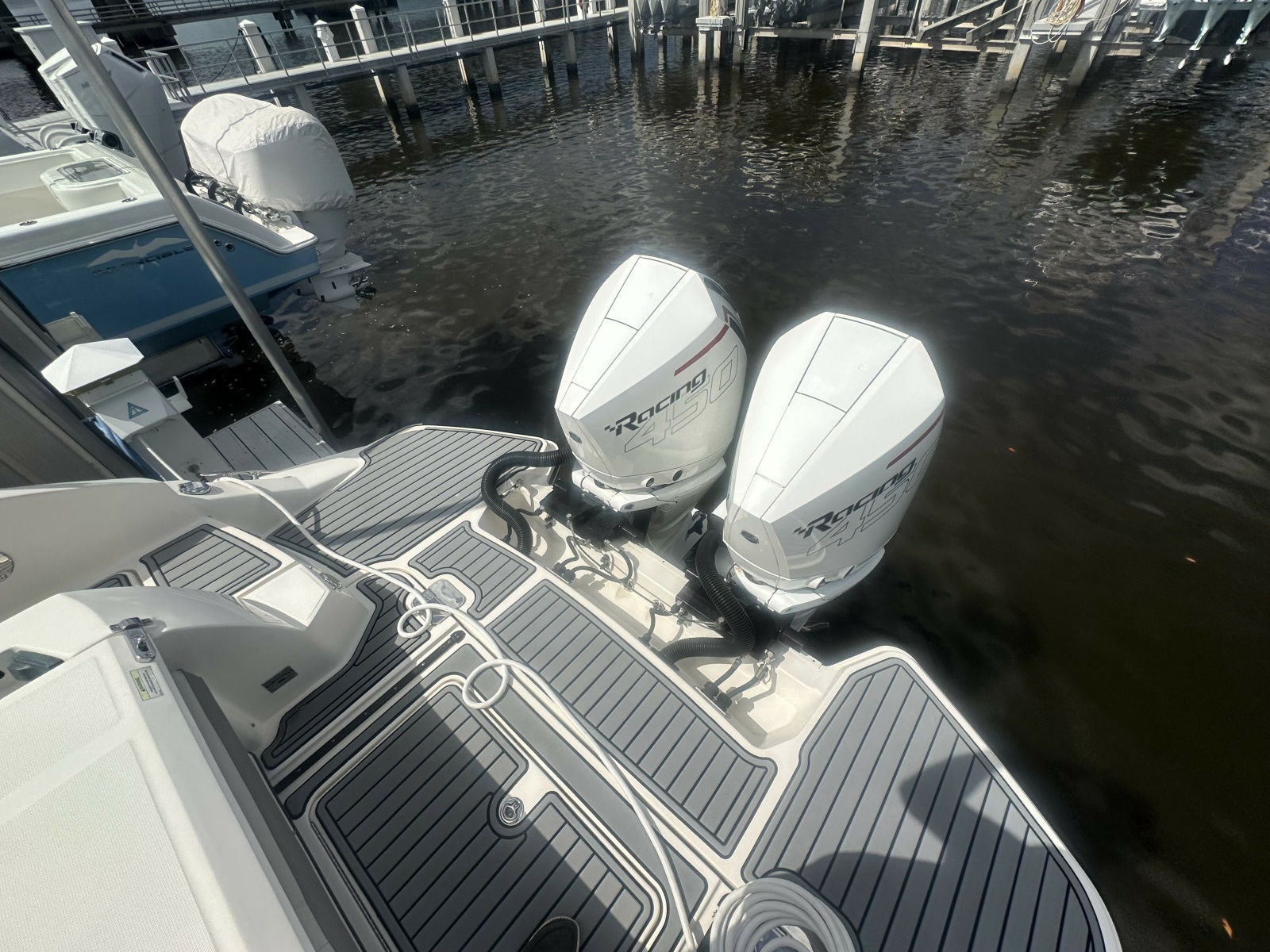 2020 Sea Ray 350 SLX Outboard