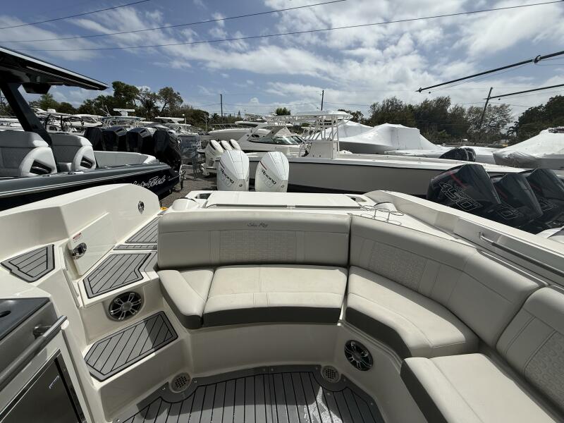 35' 2020 Sea Ray 350 SLX Outboard