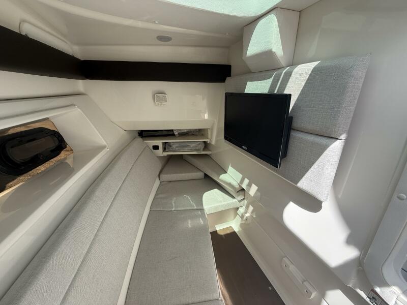 35' 2020 Sea Ray 350 SLX Outboard