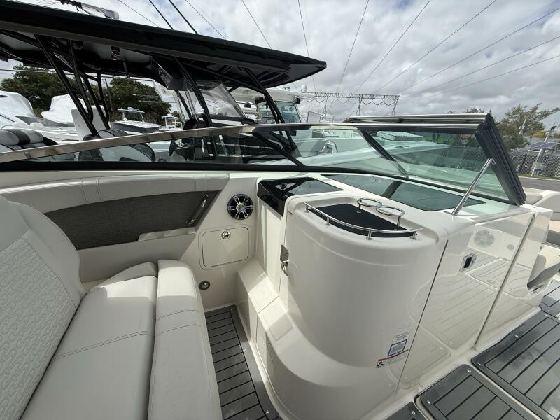 35' 2020 Sea Ray 350 SLX Outboard