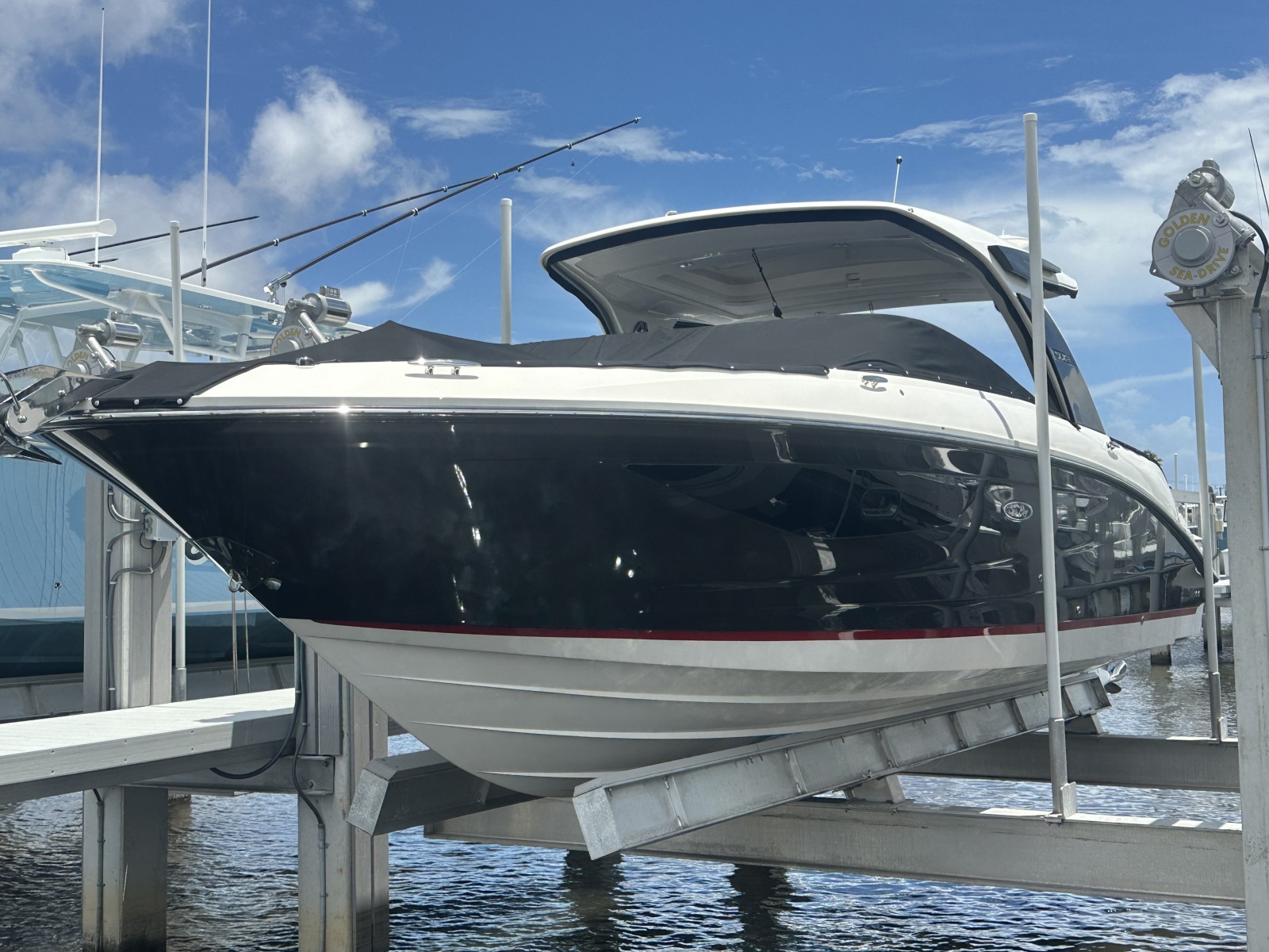 2020 Sea Ray 350 SLX Outboard