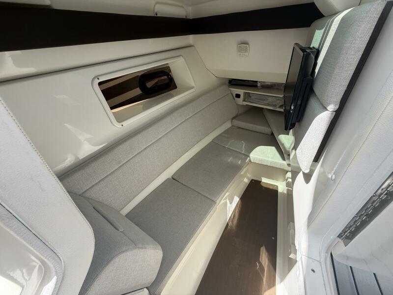 35' 2020 Sea Ray 350 SLX Outboard