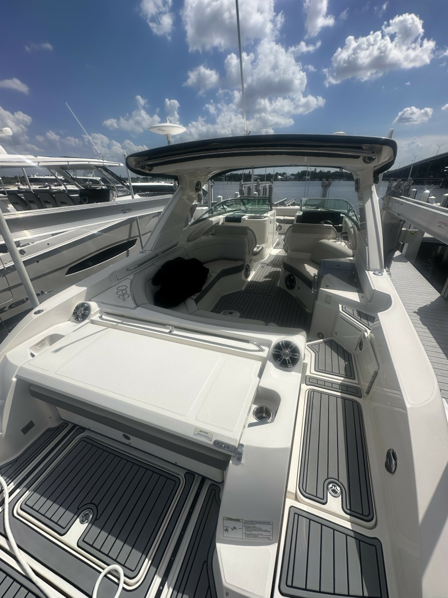 2020 Sea Ray 350 SLX Outboard