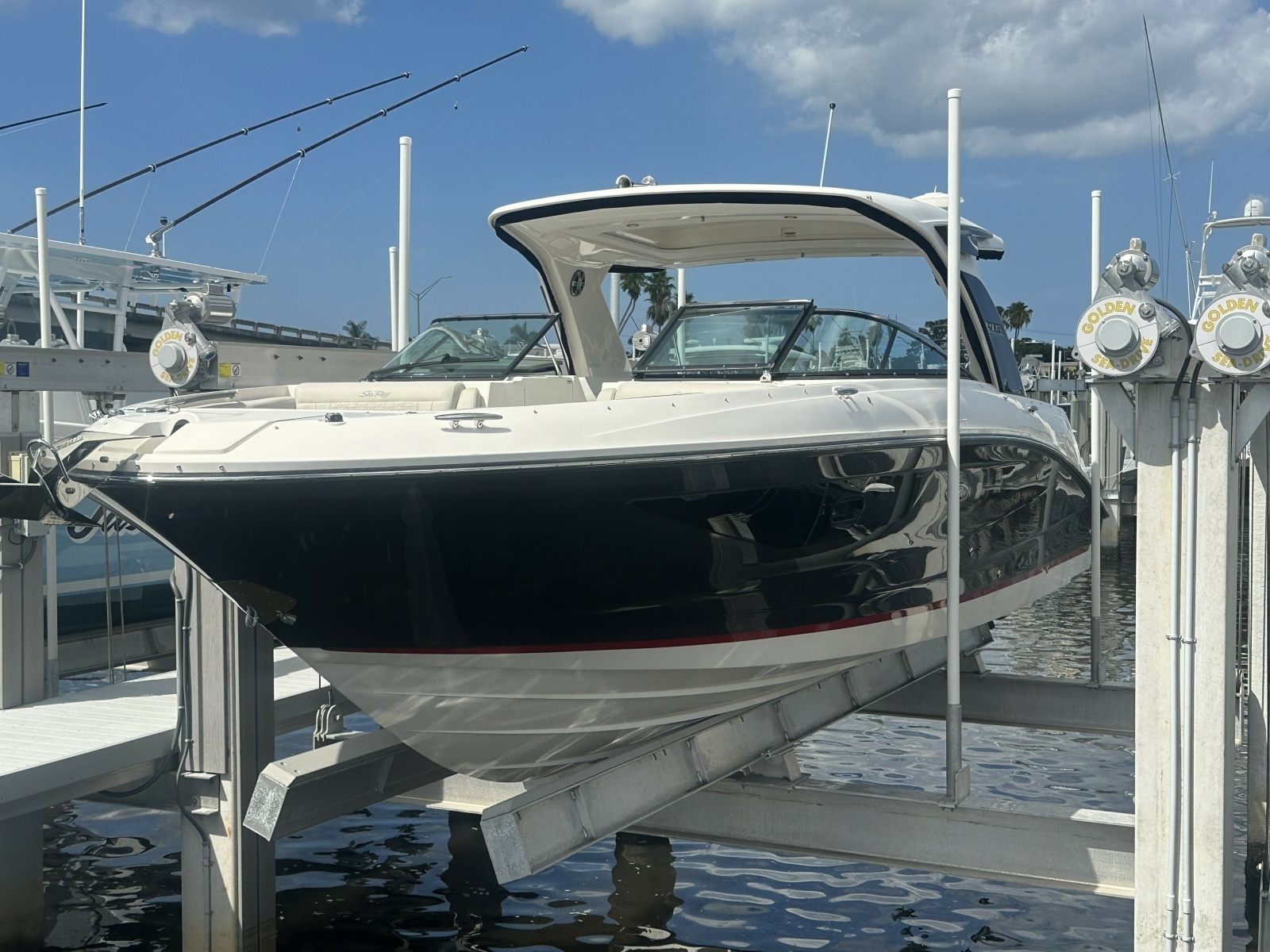 2020 Sea Ray 350 SLX Outboard