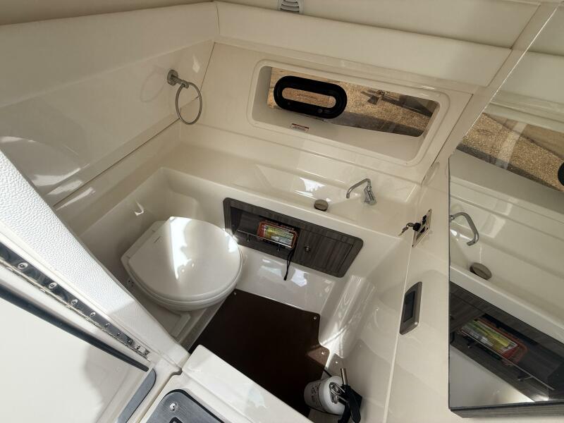 35' 2020 Sea Ray 350 SLX Outboard