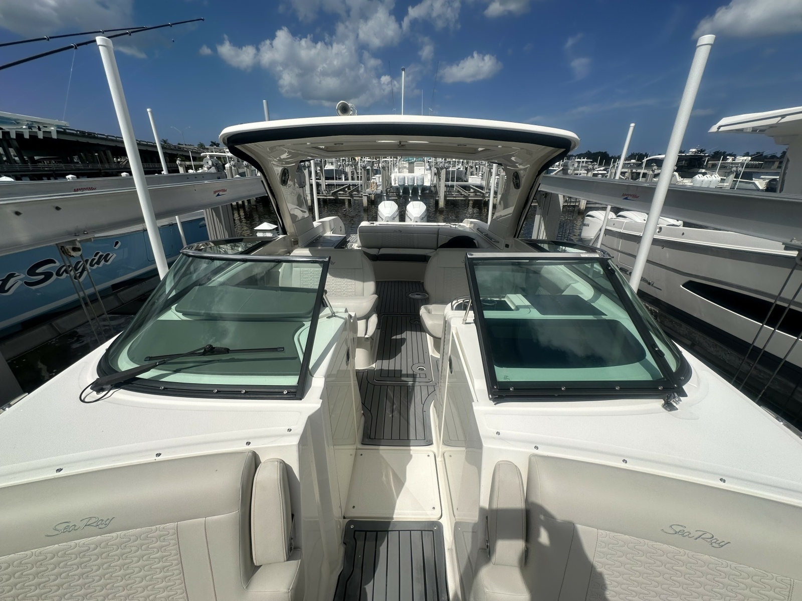 2020 Sea Ray 350 SLX Outboard