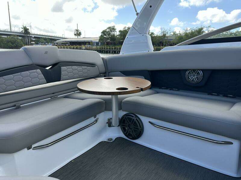 26ft Four Winns Yacht For Sale