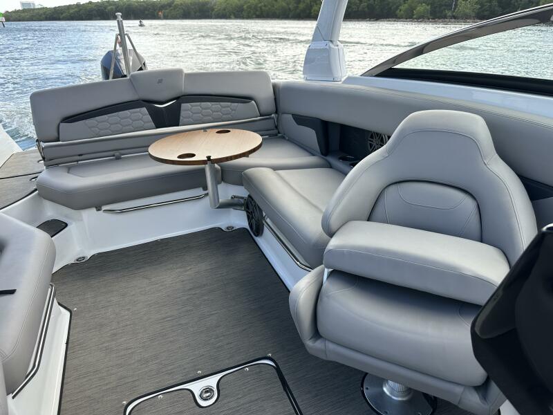 26' 2022 Four Winns HD8 OB