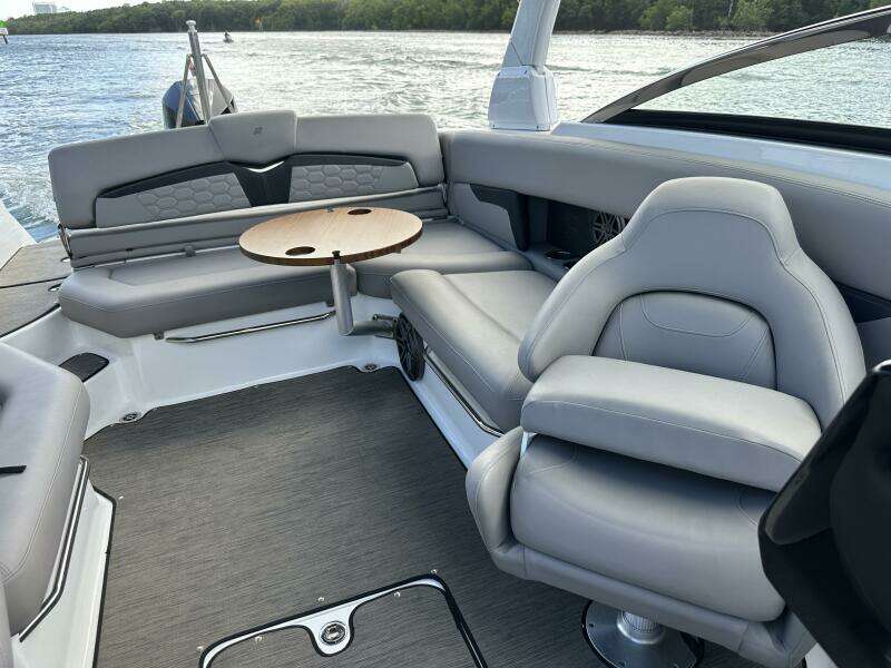 26ft Four Winns Yacht For Sale