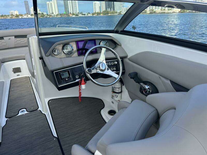 26ft Four Winns Yacht For Sale