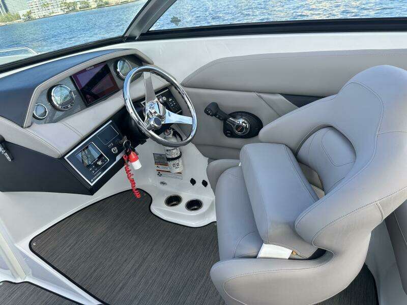 26ft Four Winns Yacht For Sale