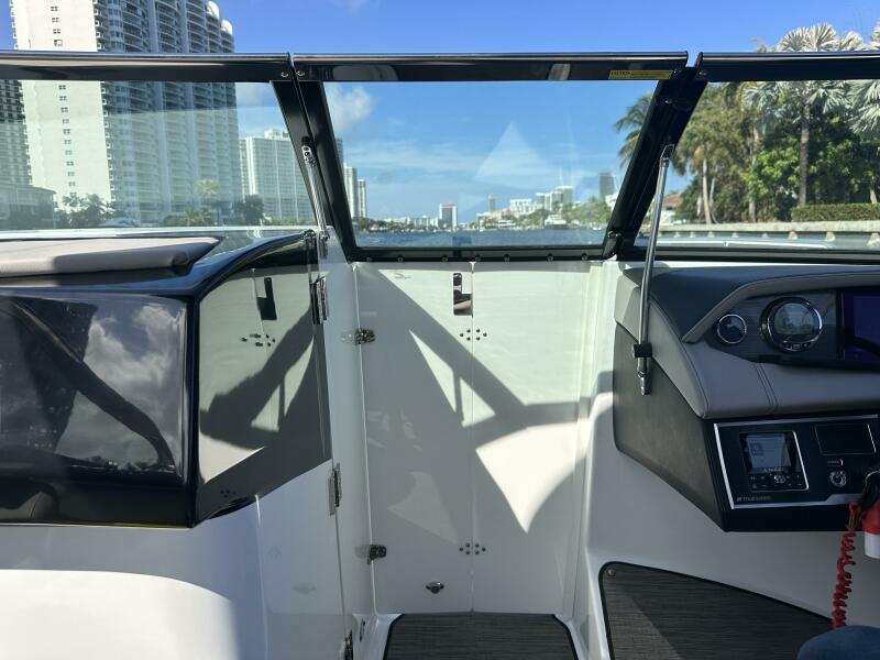 26' 2022 Four Winns HD8 OB