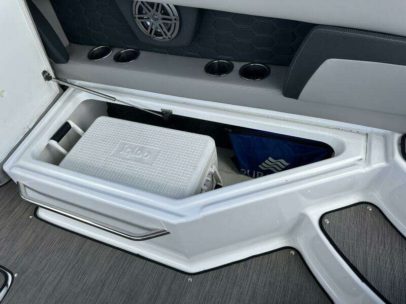 26ft Four Winns Yacht For Sale