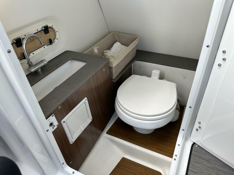 26' 2022 Four Winns HD8 OB