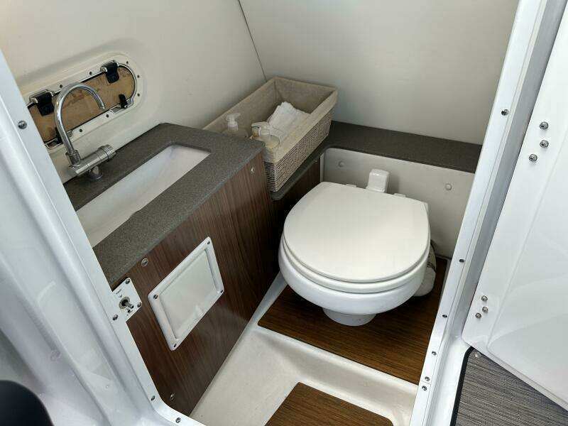 26ft Four Winns Yacht For Sale