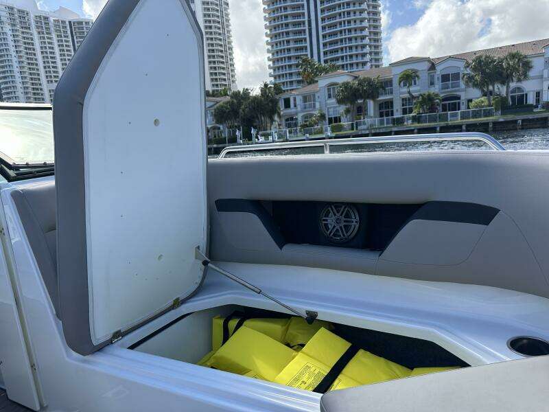 26ft Four Winns Yacht For Sale