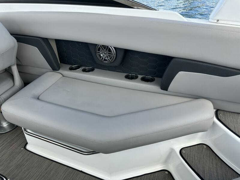 26' 2022 Four Winns HD8 OB