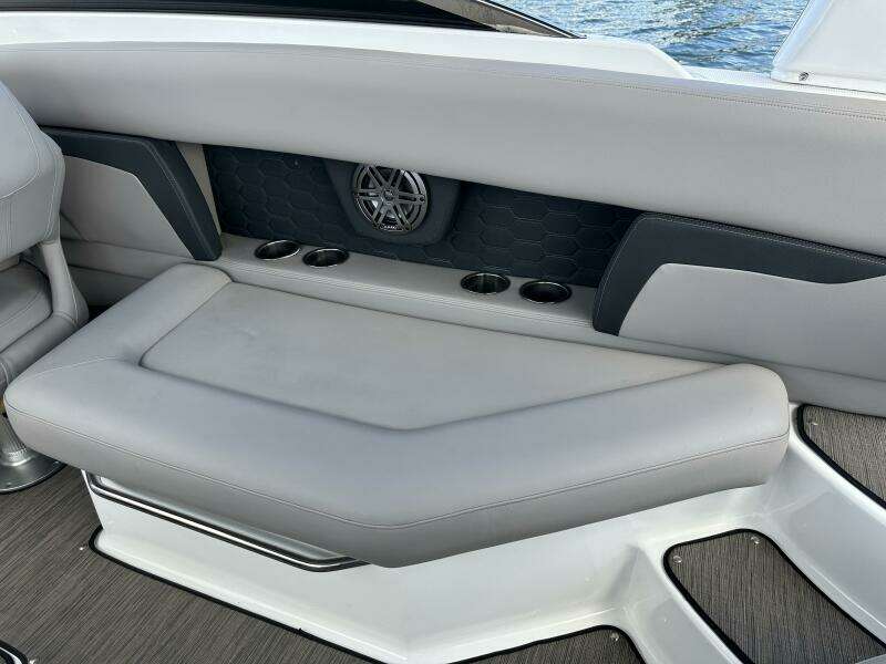 26ft Four Winns Yacht For Sale