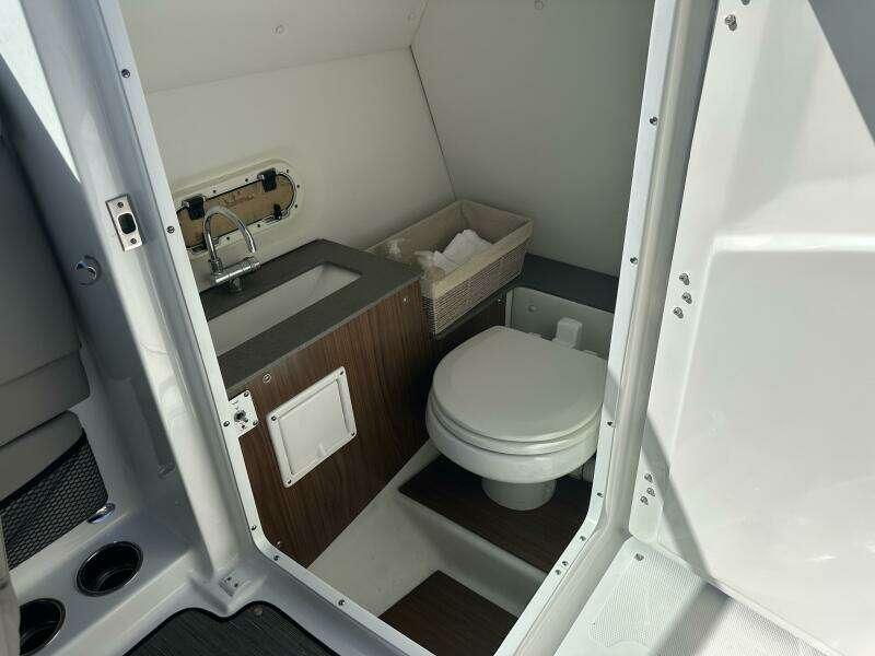 26ft Four Winns Yacht For Sale