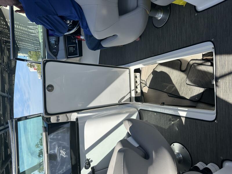 26' 2022 Four Winns HD8 OB