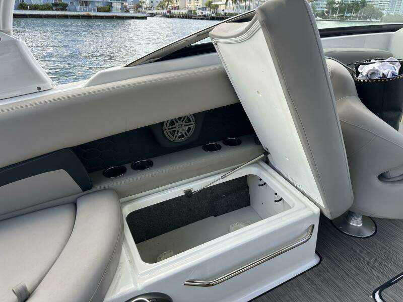 26ft Four Winns Yacht For Sale