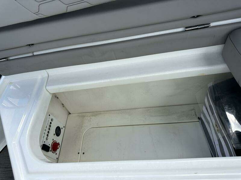 26ft Four Winns Yacht For Sale