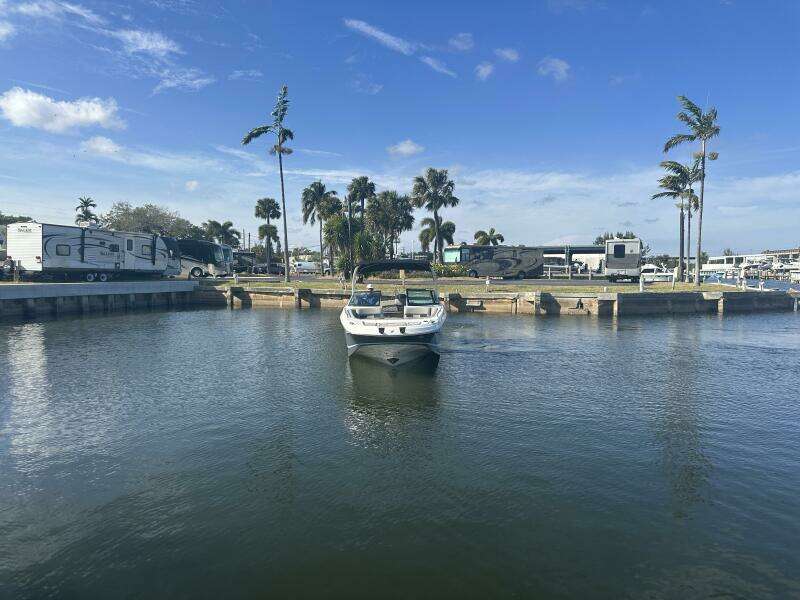 26ft Four Winns Yacht For Sale