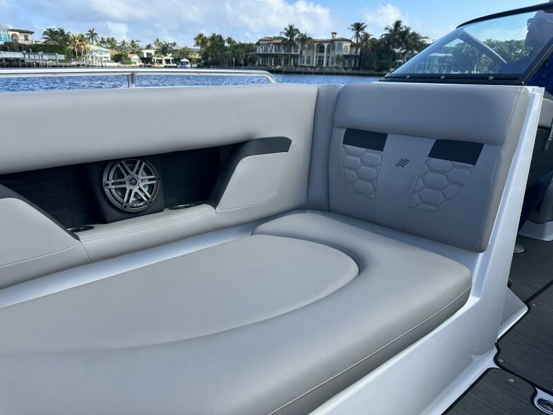 26' 2022 Four Winns HD8 OB