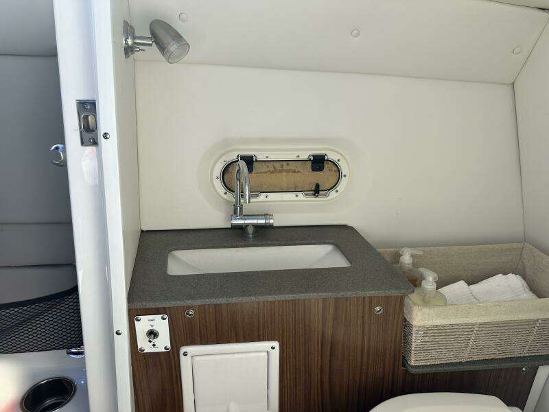 26ft Four Winns Yacht For Sale